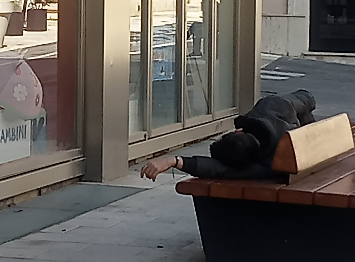 Ragusa, polemica dopo l'episodio in via Roma: il caso solleva interrogativi su sicurezza e senso civico