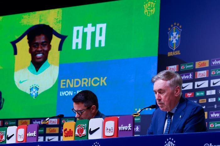 Ancelotti snobba l'Azzurro: Re Carlo giura fedelt&agrave; al Brasile fino al 2030