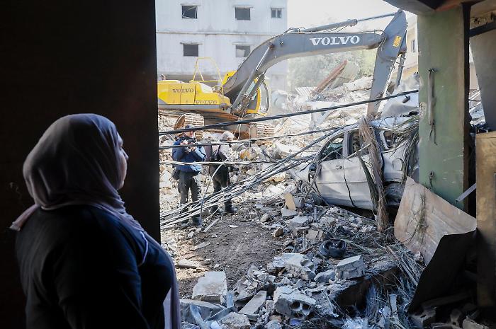 A Beirut l'inferno all'improvviso, 160 bombe di Israele senza avvisare: 120 morti e oltre mille feriti