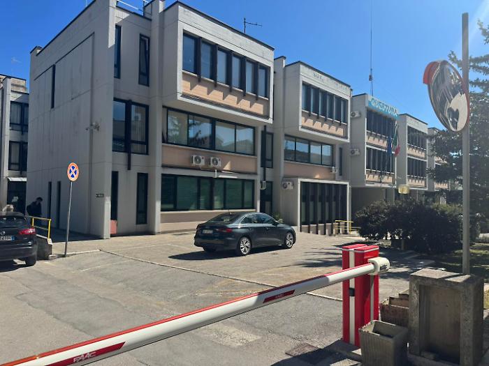 Morte avvelenate, interrogatorio fiume per padre e figlia superstiti: la fine di Sara e Antonella resta ancora un mistero