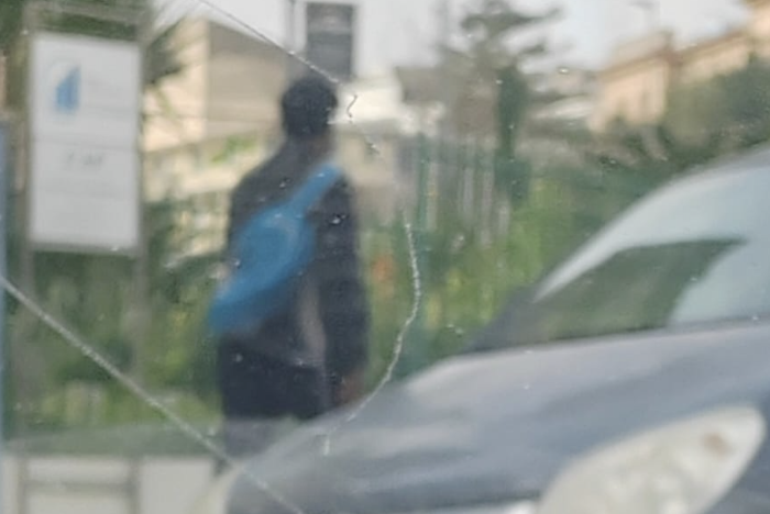 Ragusa, brandiva un coltello da cucina seminando il panico: bengalese condannato a otto mesi di reclusione