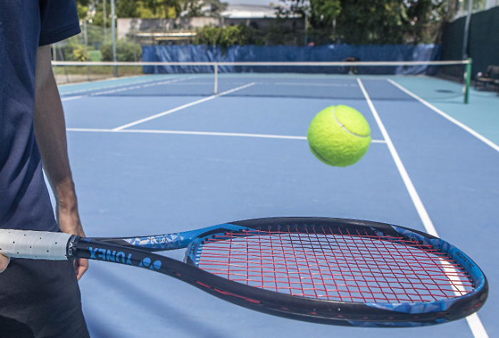 Quindicenne si accascia mentre gioca a tennis a Sambuceto: soccorsi immediati ma non ce l'ha fatta