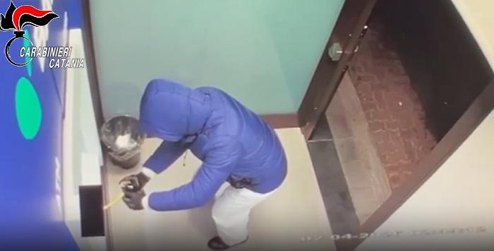 Tra Mascalucia e San Pietro Clarenza dalla scena del crimine al garage: cos&igrave; i carabinieri hanno fermato la banda della "marmotta" 