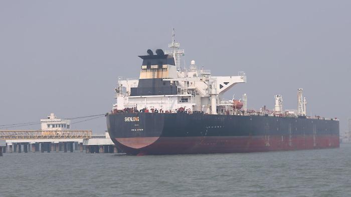 Petrolio, caduta record dopo la tregua: -15% in poche ore