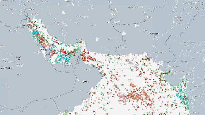 Hormuz riapre dopo la tregua: prime navi in transito nello stretto