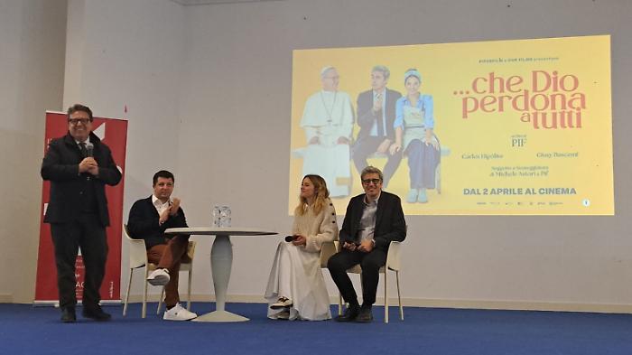 Giusy Buscemi torna a casa: lacrime, famiglia e l'abbraccio di Menfi per il successo con Pif