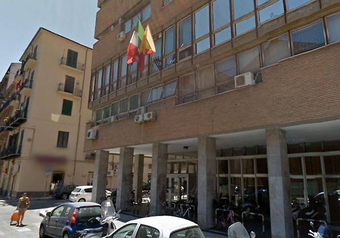 Falso allarme bomba all'Asp di Palermo: pacco sospetto nel padiglione 23, intervenuti artificieri e unit&agrave; cinofila
