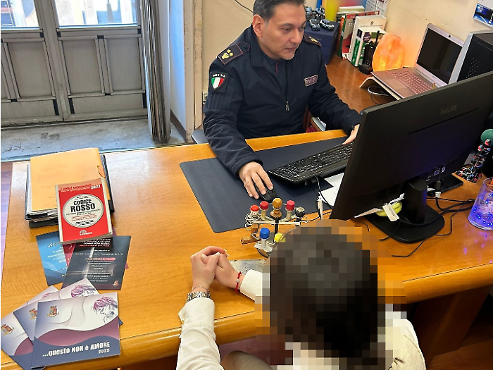 Violenza sessuale e atti persecutori su una giovane impiegata: 70enne ai domiciliari ad Acireale