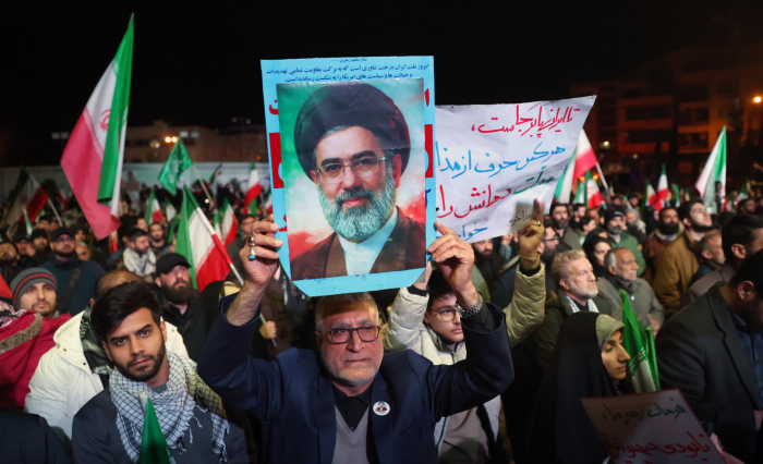Khamenei accuses the U.S. and Israel and claims control over the Strait of Hormuz.