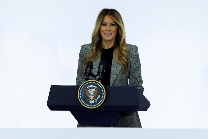 Melania Trump rompe il silenzio su Epstein: &laquo;Ma stata su quell'isola e vi dico come ho conosciuto Donald&raquo;
