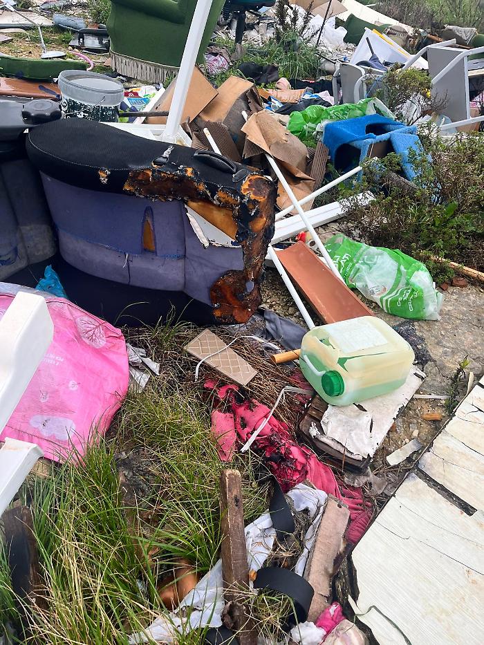 Il parco urbano di Ragusa disseminato di rifiuti, la consigliera Caruso chiede chiarezza