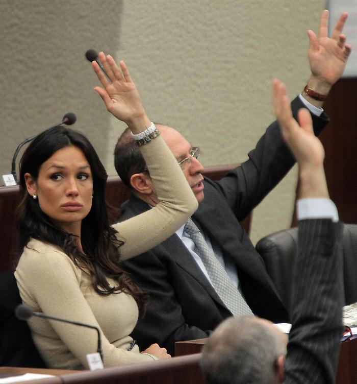 Nicole Minetti, la grazia che riapre una stagione italiana: il peso della clemenza, il confine tra diritto e umanit&agrave;