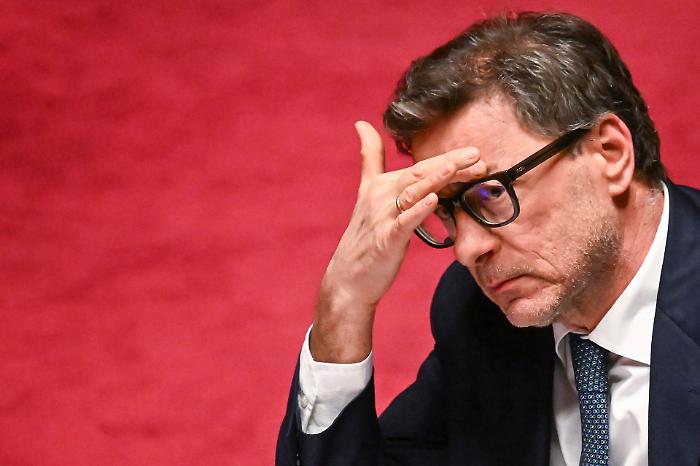 La parola "recessione" non &egrave; pi&ugrave; un tab&ugrave;: Giancarlo Giorgetti suono l'allarme