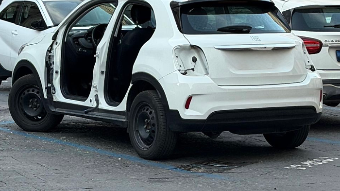 Il fenomeno delle auto cannibalizzate in strada a Catania: smontate in pochi minuti, un incubo per i proprietari