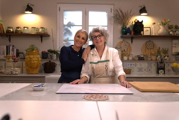 Tra tonno, cannella e caponata Giusina e nonna Lina raccontano la cucina di famiglia e di tradizione 