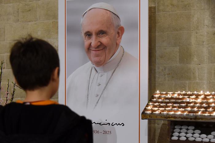 Il ricordo di Papa Francesco nell'anniversario della sua morte: una messa a  Santa Maria Maggiore dove &egrave; sepolto