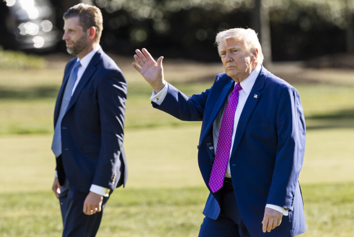 Trump annuncia la &laquo;bonifica&raquo; dello Stretto di Hormuz mentre a Islamabad si tenta di negoziare