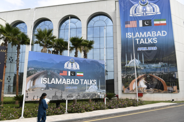 Islamabad, il tavolo pi&ugrave; fragile del mondo: JD Vance arriva in Pakistan per il confronto con l&rsquo;Iran
