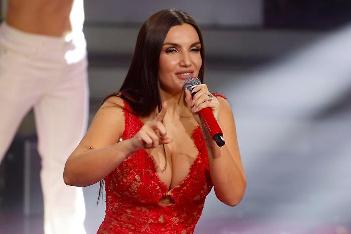 Canzonissima batte l'imprevisto: Elettra non c'&egrave;  perch&eacute; sta male (ma c'&egrave; Del Piero)