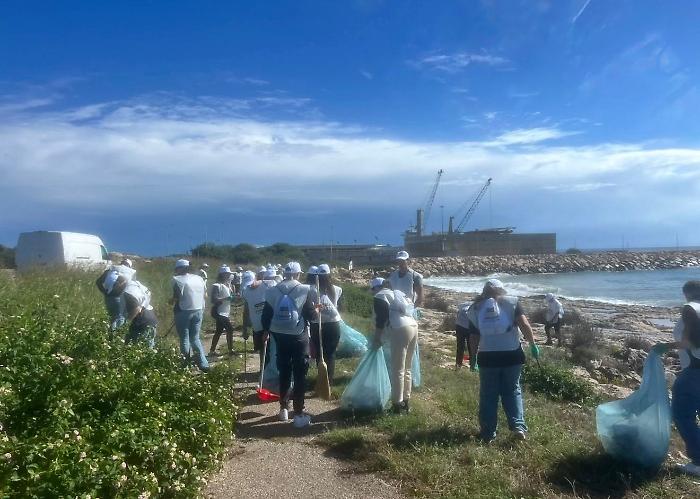 Ragusa e i rifiuti abbandonati dopo il consumo nei punti vendita, McDonald's scende in campo