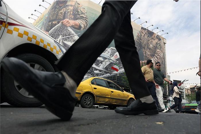 Iran schiera forze speciali lungo la costa meridionale: timore di un'invasione statunitense dopo il fallimento dei colloqui in Pakistan