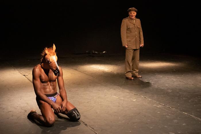 Emma Dante ad Agrigento: "Extra moenia", il teatro della rivolta al Palacongressi