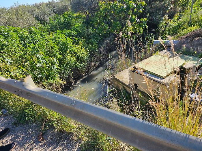 Quartiere in rivolta: fogne a cielo aperto e la farmacia che non apre ma
