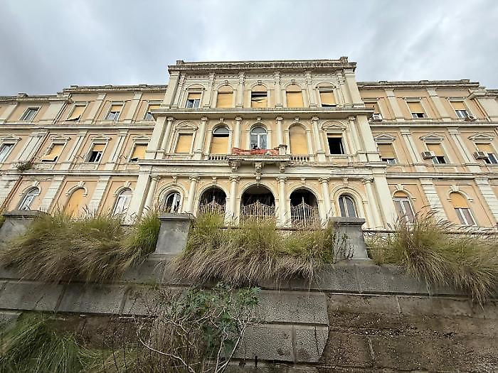 Riqualificazione dell'ex ospedale Regina Margherita in stallo: gare revocate, ricorsi e burocrazia allungano i tempi