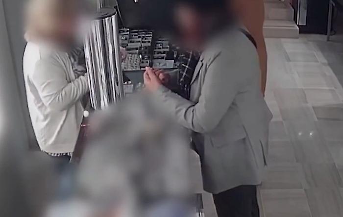 Partivano dall'Italia per svaligiare le gioiellerie in Spagna: come agivano i quattro banditi arrestati