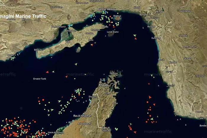 La petroliera "Rich Starry" sfida il blocco degli Stati Uniti e attraversa lo Stretto di Hormuz