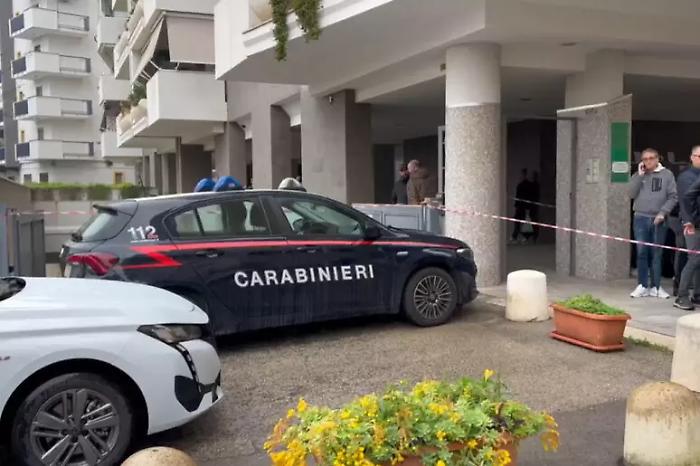 Lancia dal balcone la moglie e poi si butta gi&ugrave; a sua volta: si indaga su ipotesi omicidio-suicidio