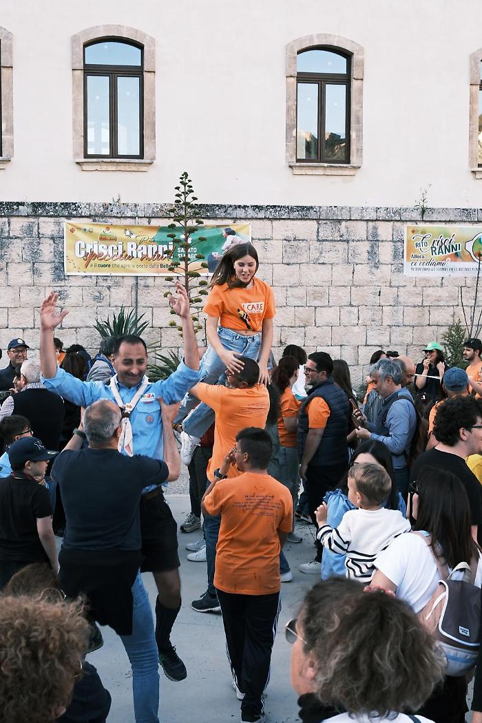 Modica, grande partecipazione al rito "Crisci ranni"