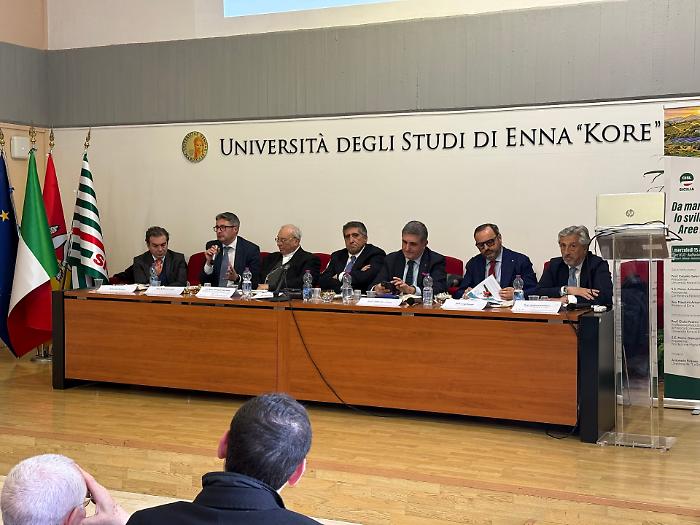 La rivoluzione della "restanza": l'entroterra siciliano lancia la sfida del futuro 