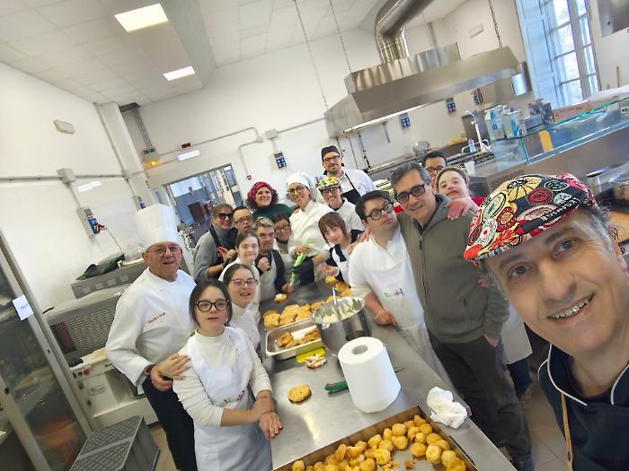 Sindrome di Down, in cucina per costruire autonomia grazie a un progetto che forma e include