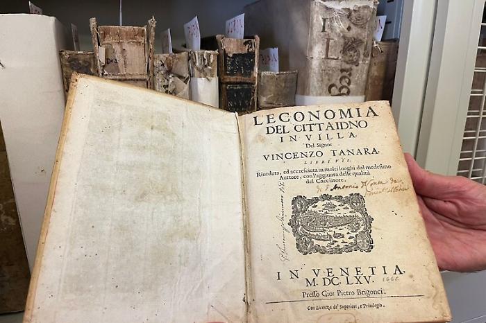 Quel libro antico non era quello rubato nella biblioteca: arriva l'assoluzione. Ma il giallo resta 
