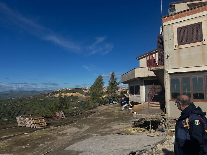 Indagati per frana a Niscemi, a Palermo gli animi si surriscaldano: &egrave; gi&agrave; iniziato lo scaricabarile