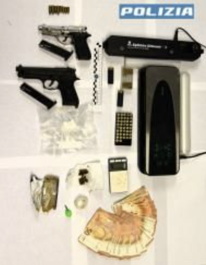 Spaccio e detenzione di armi, a Ragusa arrestato un ventenne