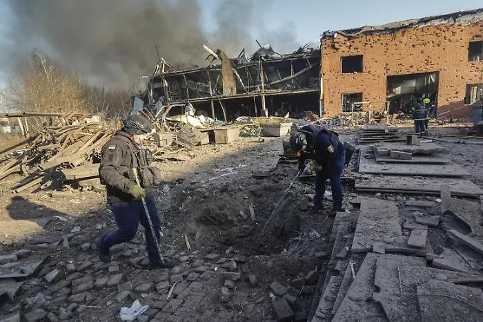 Ucraina, la notte dei cieli saturi: Kiev, Dnipro e Odessa sotto attacco mentre la guerra entra in una nuova fase di logoramento