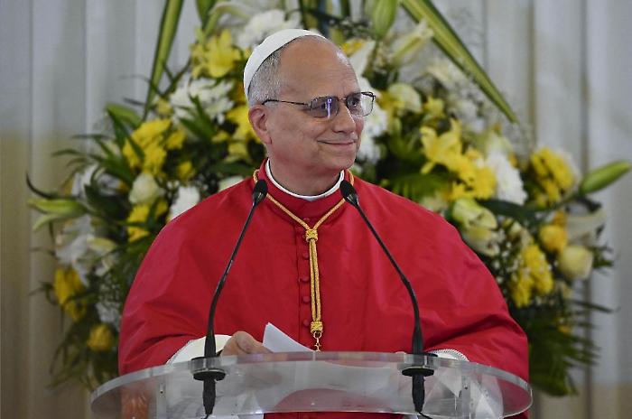 A Bamenda il Papa sfida i signori della guerra: &ldquo;Il mondo &egrave; in mano a pochi dominatori, ma resta in piedi grazie ai solidali&rdquo;