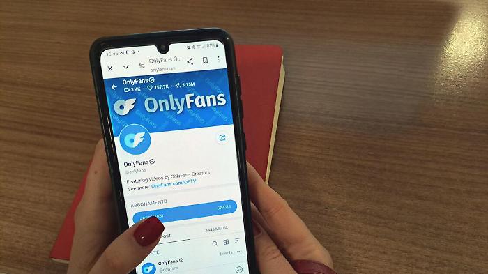 La fabbrica dei sogni infranti: quanto si guadagna (davvero) su OnlyFans nel 2025?