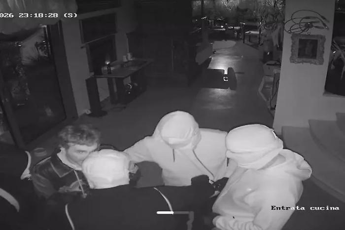 Rapina da incubo per l'ex senatore Alberto Filippi: entrano con lui nella sua villa e razziano preziosi e borse di lusso