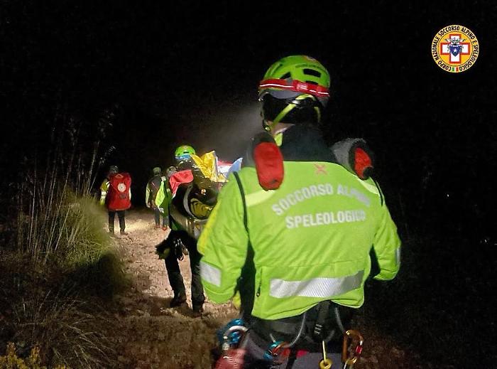Alpinista polacco salvato sul Monte Monaco: elicottero lo porta all'ospedale dopo l'infortunio alla caviglia