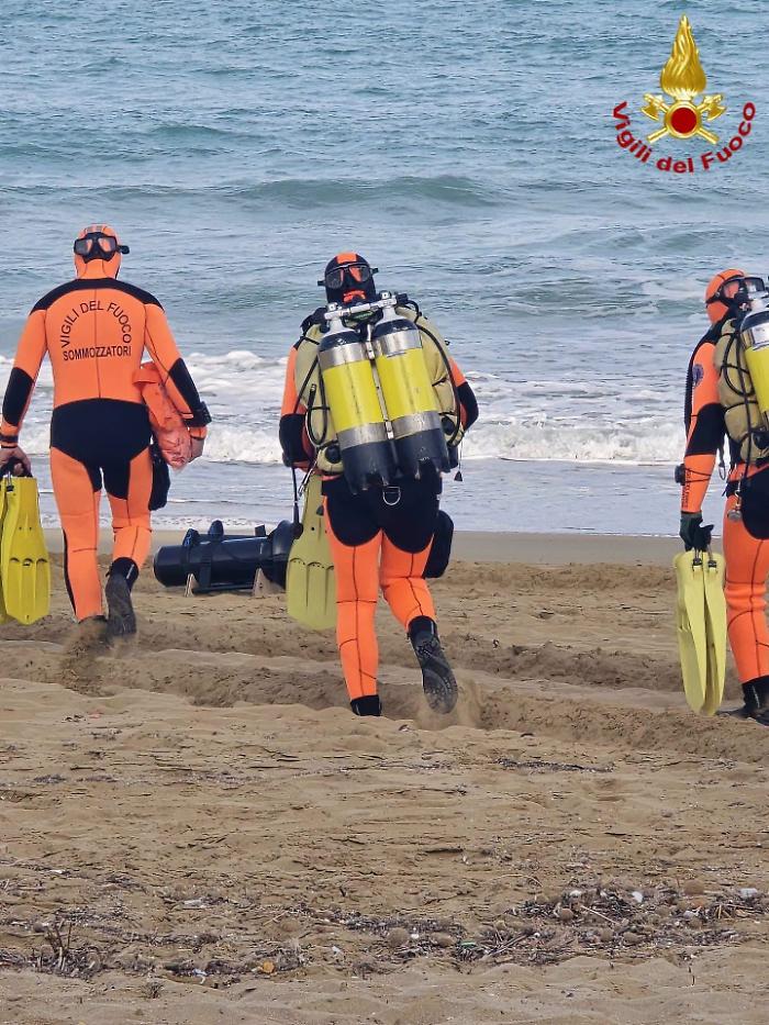 Disperso in mare, ricerche senza sosta ma del 14enne ancora nessuna traccia