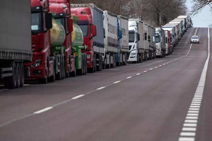 Autotrasporto sull'orlo del collasso: un'impresa su cinque a rischio se il diesel resta oltre i 2 euro