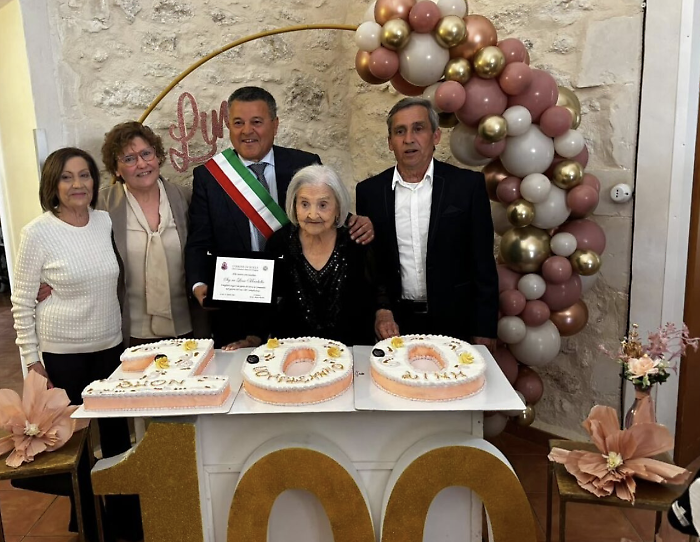 Cresce il club dei centenari in provincia di Ragusa, a Scicli il sindaco festeggia il secolo di vita della signora Lina