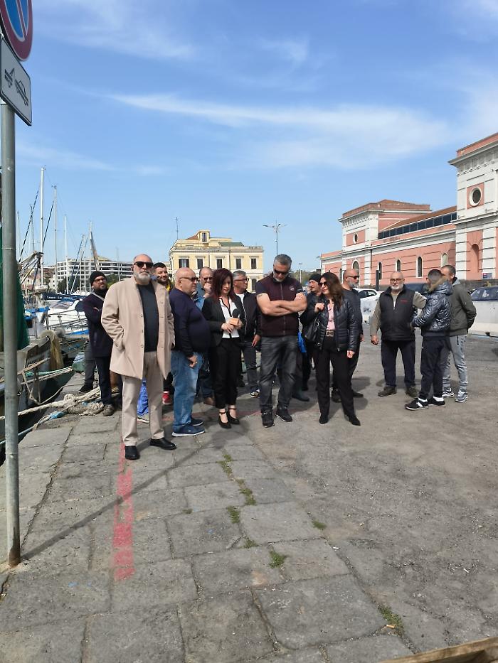 Fermo pesca sospeso, ma i pescherecci restano in porto: armatori annunciano proteste e possibile blocco dello stretto di Messina