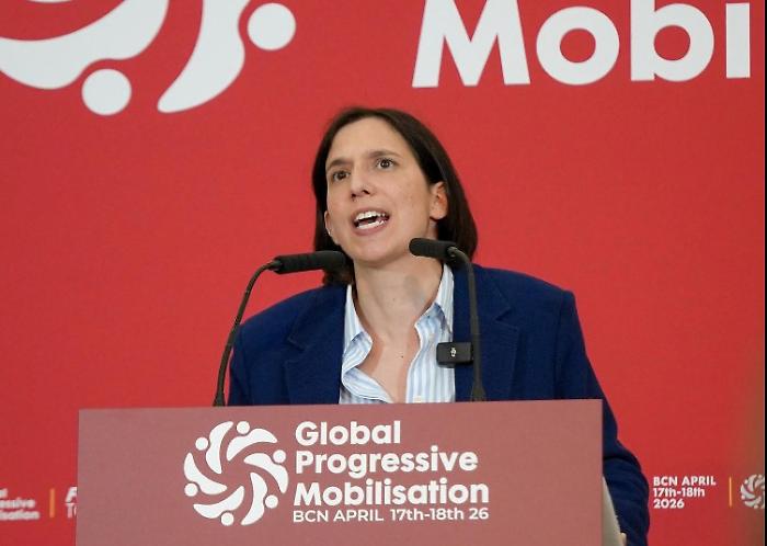 La ricetta di Schlein da Barcellona per vincere: "Mai pi&ugrave; rincorrere la destra"