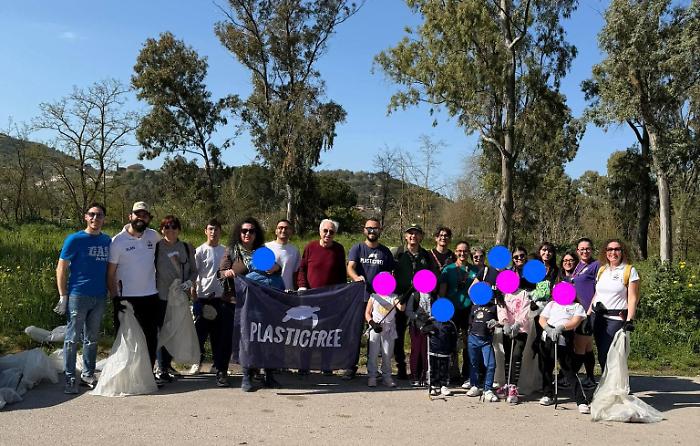 Plastic Free al Bosco Bellia: volontari e bambini trasformano la pulizia in un messaggio di speranza