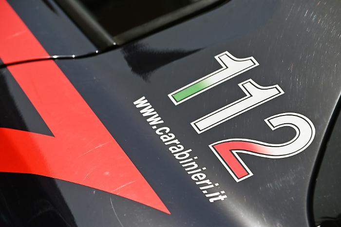  Svaligiava spogliatoi e centri benessere con carte rubate: arrestata ladra seriale 