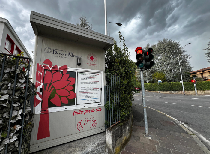 Bergamo, il neonato affidato alla Culla per la vita: il biglietto della madre, il soccorso in pochi minuti e ci&ograve; che questa storia racconta alla citt&agrave;